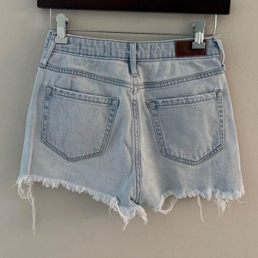 Hollister Girls Ultra High Rise Mom Jean Shorts Light Wash Distressed Size 1R 25